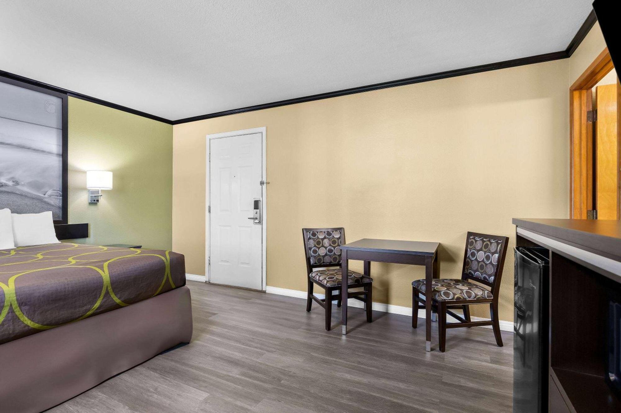 Super 8 By Wyndham Crescent City Luaran gambar