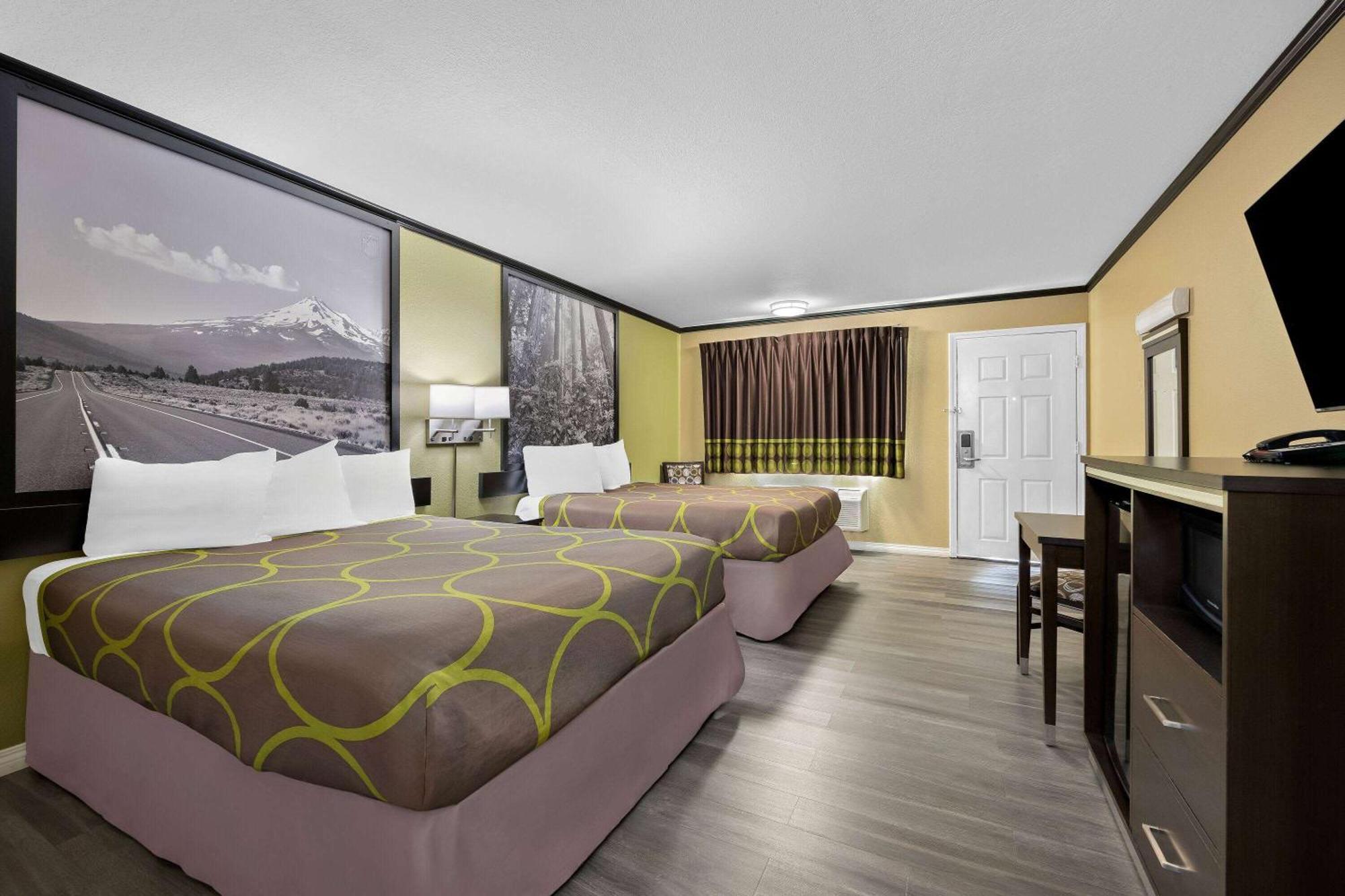 Super 8 By Wyndham Crescent City Luaran gambar