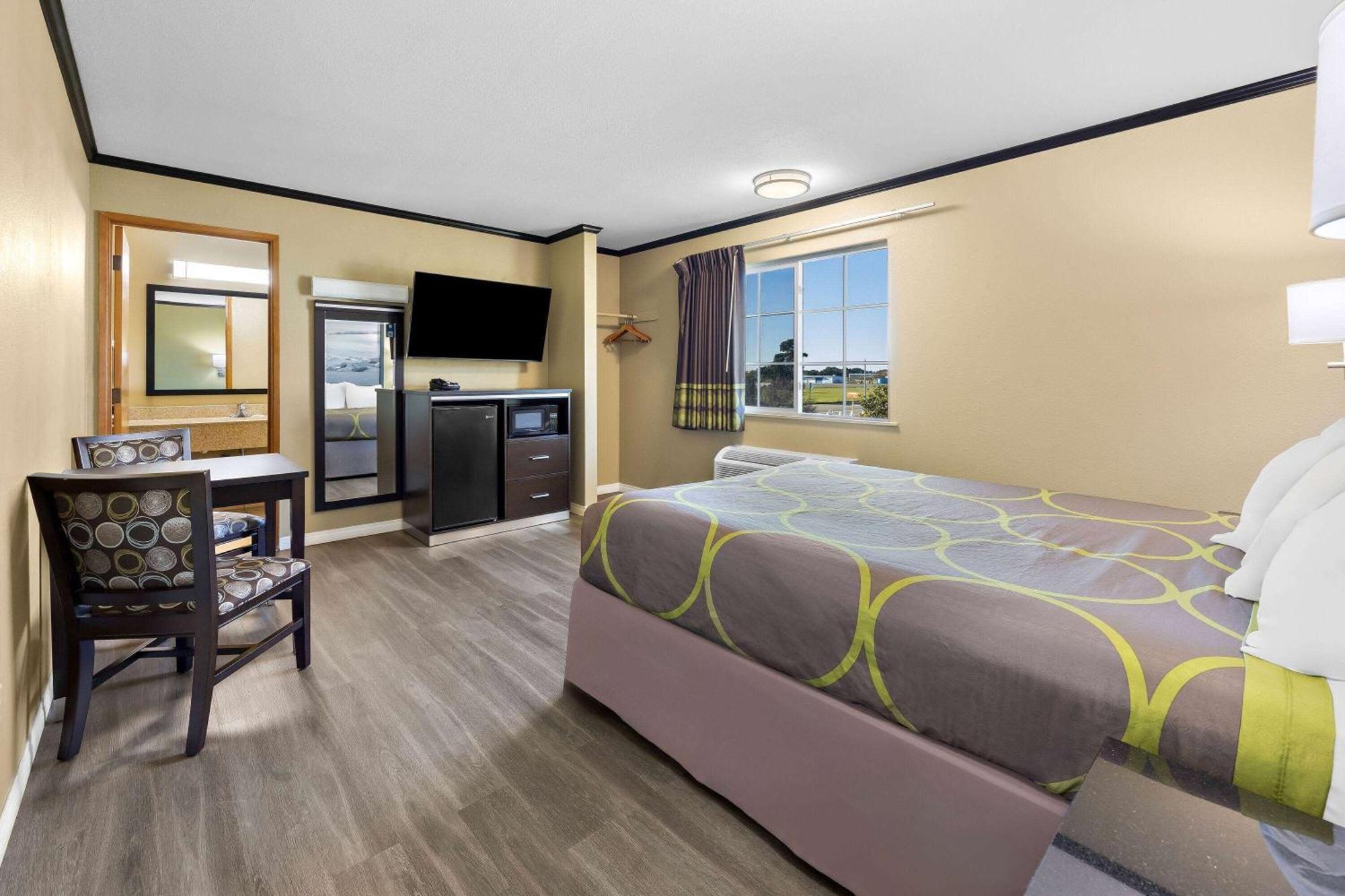 Super 8 By Wyndham Crescent City Luaran gambar