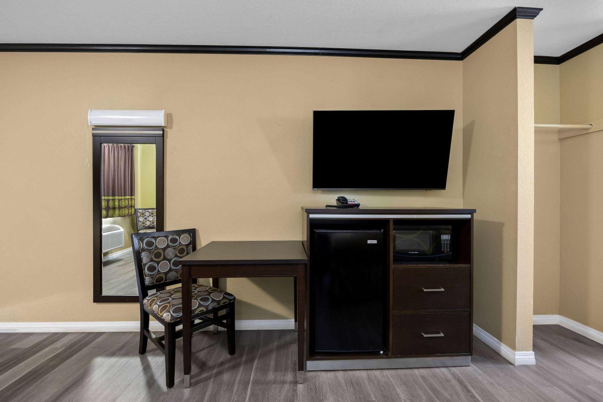 Super 8 By Wyndham Crescent City Luaran gambar