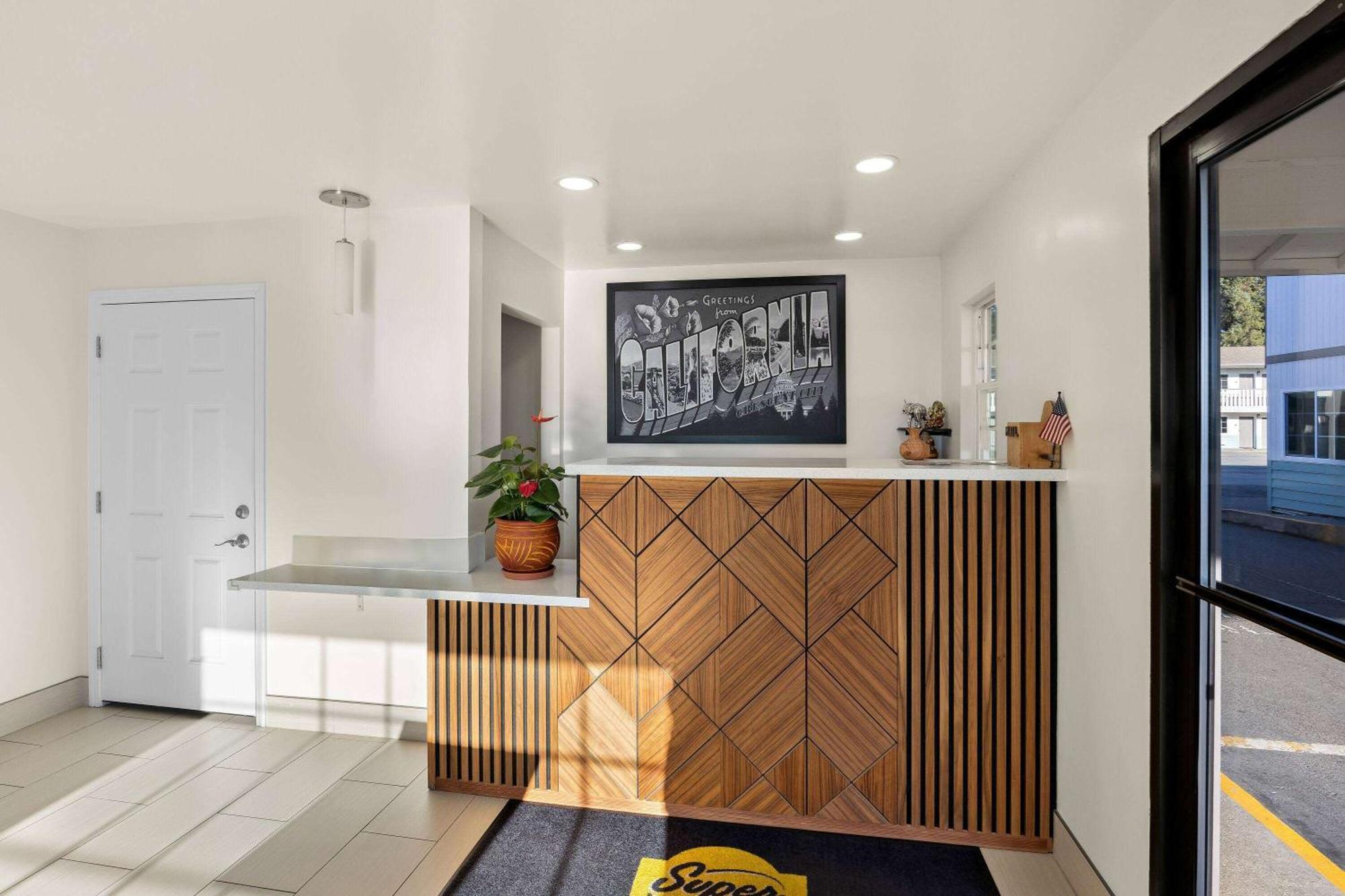 Super 8 By Wyndham Crescent City Luaran gambar