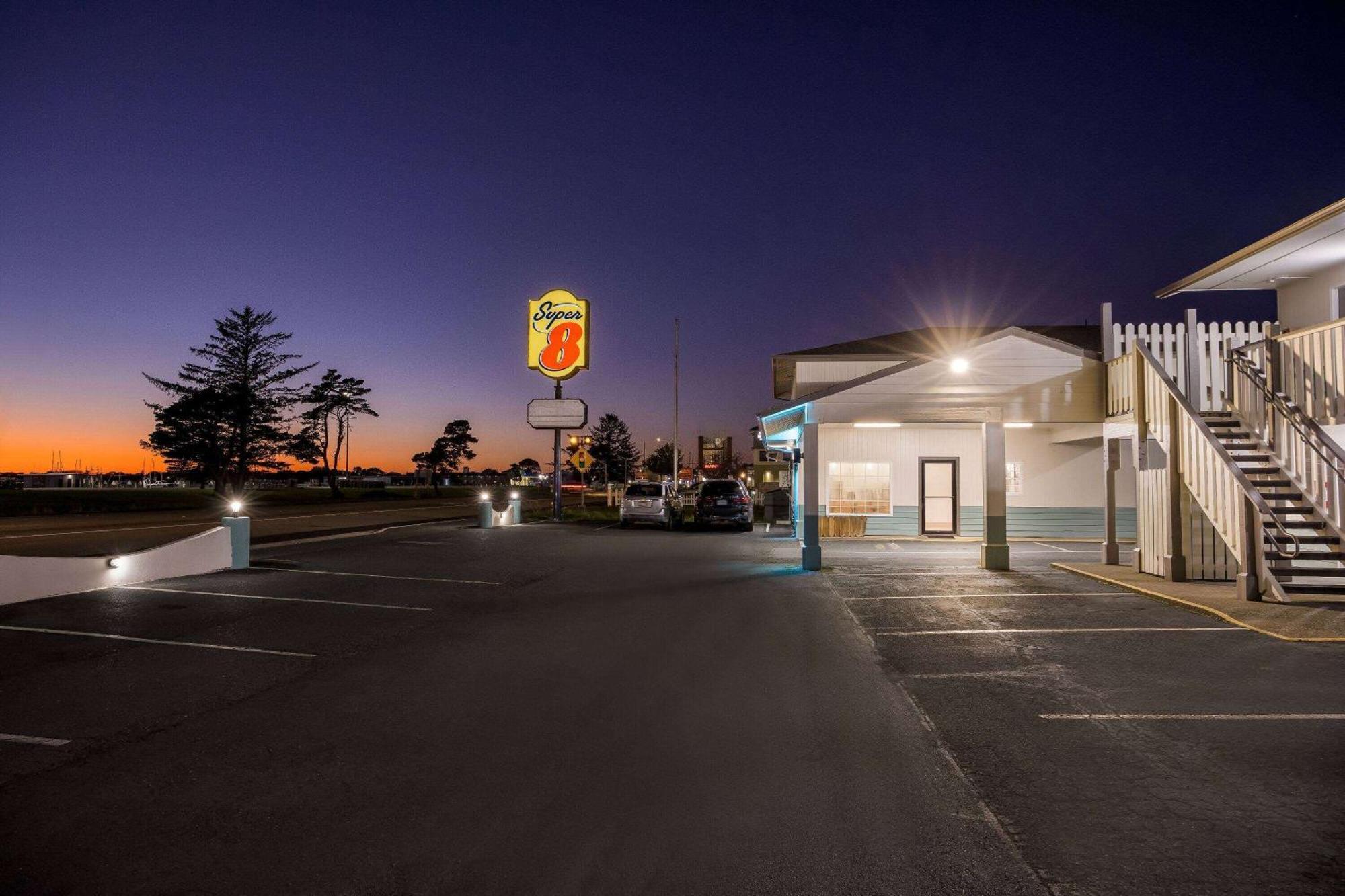 Super 8 By Wyndham Crescent City Luaran gambar